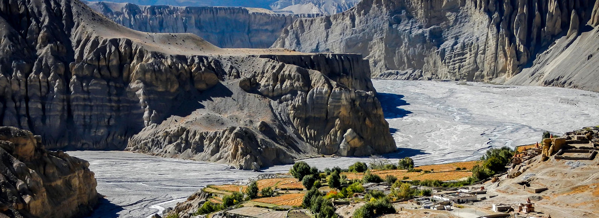 Lower Mustang Trekking