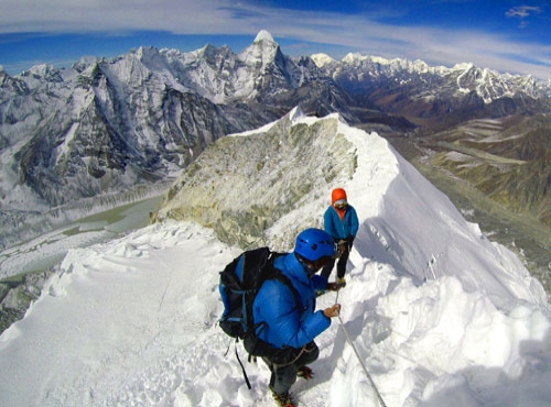 Best time to Island Peak Climbing